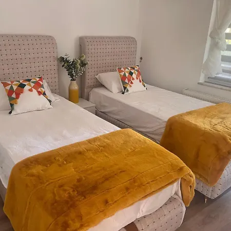 Venice Apartment, Calis
